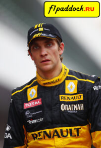 2010 год. Виталий Петров - пилот команды Renault