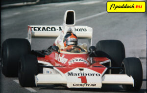 1975 год. Эмерсон Фиттипальди представляет команду Texaco, пилотируя McLaren M23 Ford Cosworth в Гран-При Монако