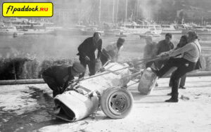1967 год. Оказание помощи Лоренцо Бандини после его аварии в Гран-При Монако