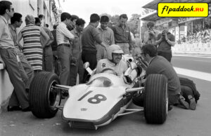 1968 год. Жо Шлессер в кокпите Honda RA302 в дни проведения Гран-При Франции