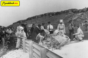 1973 год. Дэвид Пэрли пытается помочь Роджеру Уильямсону после его аварии на 8-м круге Гран-При Нидерландов