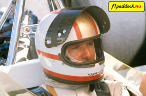 Шлем Майка Хэйлвуда для сезона 1974 года (команда McLaren)