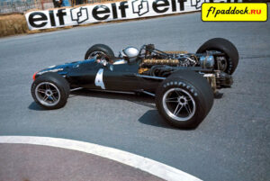 1968 год. Педро Родригес представляет команду Owen, пилотируя BRM P133 в Гран-При Монако