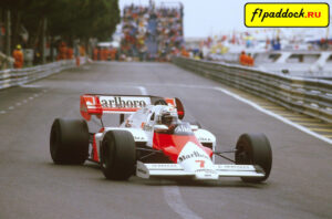 1984 год. Ален Прост за рулём McLaren MP4-2 TAG Porsche в дни проведения Гран-При Монако