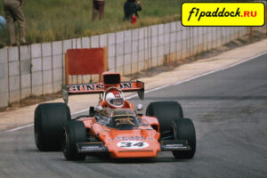 1975 год. Дебютант Гай Танмер представляет команду Gunston, пилотируя Lotus 72E Ford Cosworth в Гран-При Южной Африки