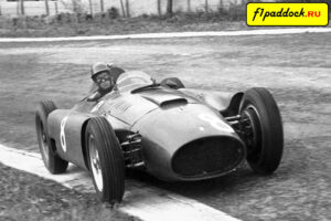 1956 год. Питер Коллинз за рулём Lancia Ferrari D50 в Гран-При Бельгии