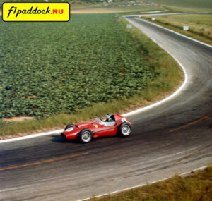 1958 год. Майк Хоторн за рулём Ferrari Dino 246 в Гран-При Франции