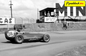 1959 год. Грэхем Хилл за рулём Lotus 16 Coventry-Climax в Гран-При Великобритании