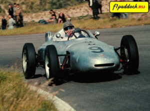 1961 год. Ханс Херрманн представляет команду Maarsbergen, пилотируя Porsche 718 в Гран-При Нидерландов