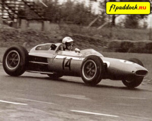 1962 год. Роджер Пенске представляет команду Dupont Team Zerex, пилотируя Lotus 24 Coventry-Climax в Гран-При США