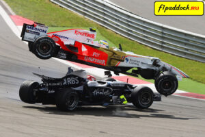 2008 год. Столкновение Джанкарло Физикеллы (Force India) и Казуки Накаджимы (Williams) на старте Гран-При Турции
