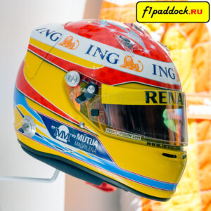 Шлем Фернандо Алонсо для сезона 2009 года (команда Renault)